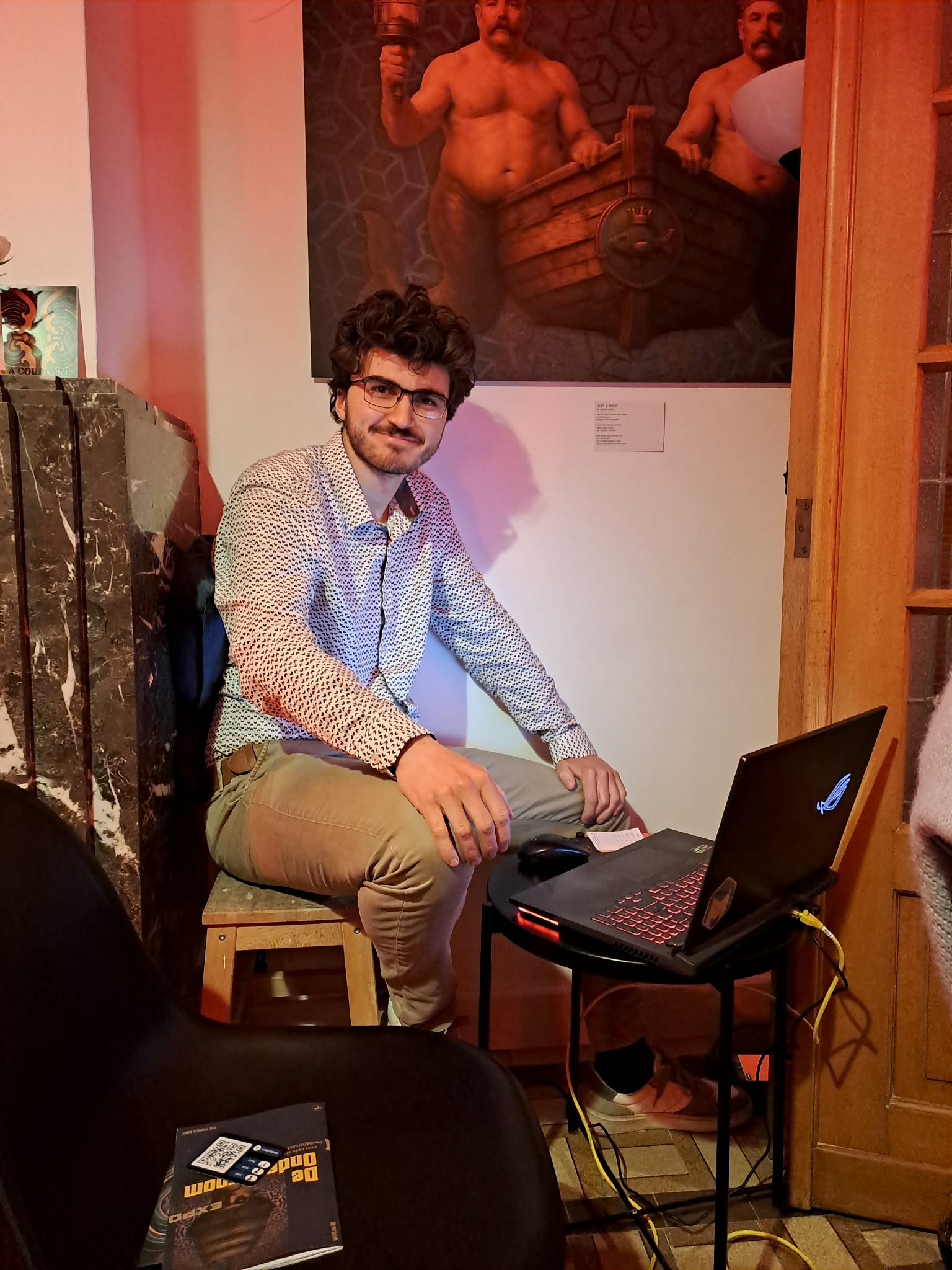 Operator behind a laptop during the Lumicrowd setup