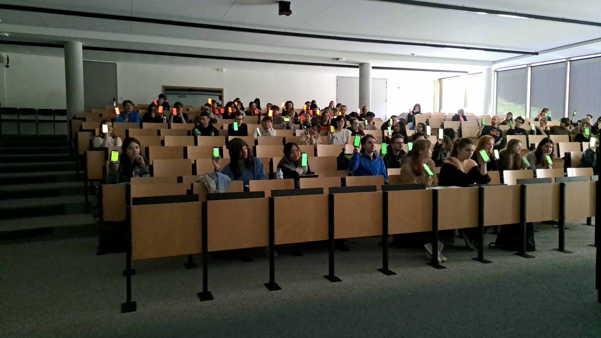 Half-full hall during live synchronisation in the Howest test case